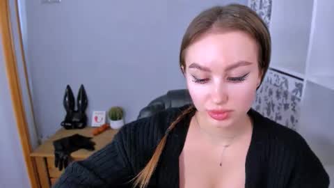 Snapshot of donnasensual chatting on 02.12.26 DonnaSensual online show from 02.12.26