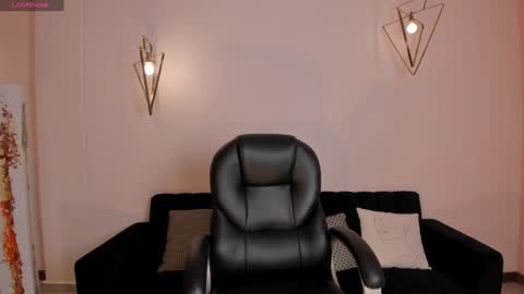  Donna Stonne  online show from 01.04.25