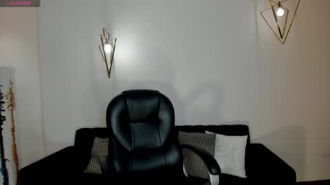  Donna Stonne  online show from 01.08.25