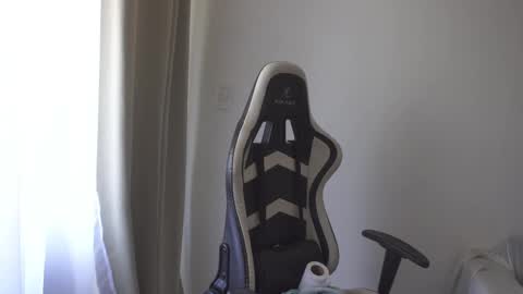 Snapshot of donnna19 chatting on 09.30.25 Donatella online show from 09.30.25