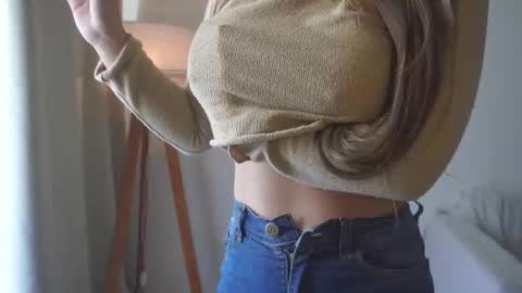 Snapshot of donnna19 chatting on 10.29.25 Donatella online show from 10.29.25