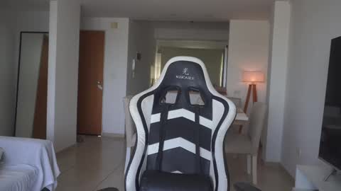 Snapshot of donnna19 chatting on 11.06.25 Donatella online show from 11.06.25