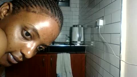 dora05191 online show from 09.28.25