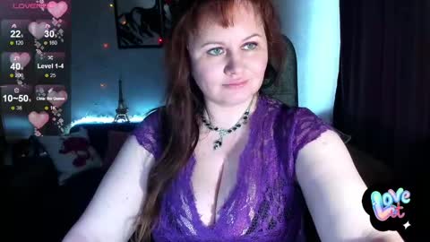 Snapshot of doraross chatting on 04.22.26 Dora online show from 04.22.26