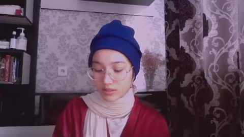 Mia online show from 10.08.25