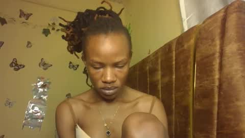 pretty petite online show from 09.19.25
