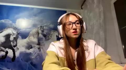 Snapshot of dorcasuplinger chatting on 10.08.25 Aria online show from 10.08.25