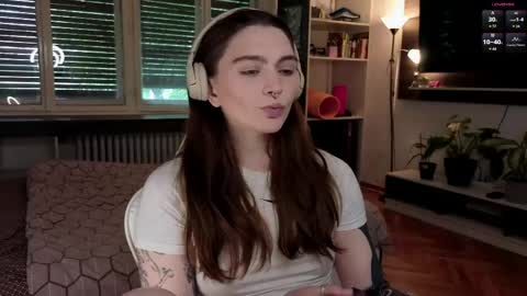 Snapshot of dorfmatratze_ chatting on 05.22.26 Alice online show from 05.22.26