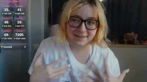 Snapshot of doriabodford chatting on 10.08.25 Lola online show from 10.08.25