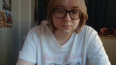 Snapshot of doriabodford chatting on 10.20.25 Lola online show from 10.20.25