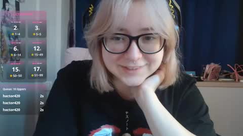 Snapshot of doriabodford chatting on 10.22.25 Lola online show from 10.22.25