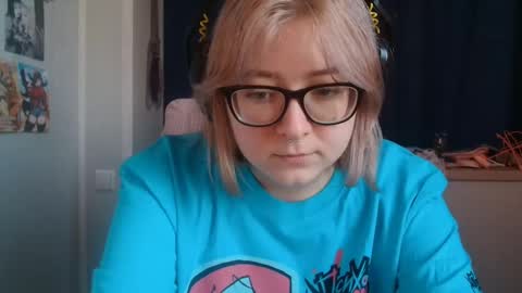 Snapshot of doriabodford chatting on 10.27.25 Lola online show from 10.27.25