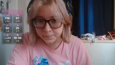 Snapshot of doriabodford chatting on 10.29.25 Lola online show from 10.29.25