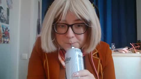 Snapshot of doriabodford chatting on 10.31.25 Lola online show from 10.31.25