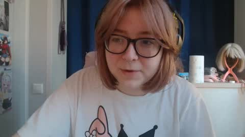 Snapshot of doriabodford chatting on 11.11.25 Lola online show from 11.11.25