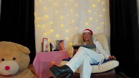 Nicolle online show from 12.02.24
