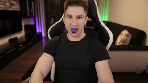 Dorian Reyes online show from 02.17.25