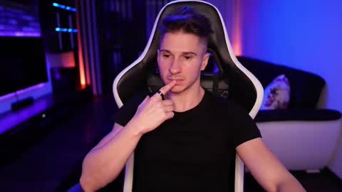 Dorian Reyes online show from 10.18.25