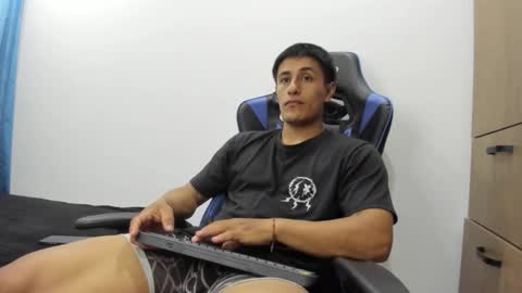 Snapshot of dorman_boy chatting on 11.03.25 dorman_boy online show from 11.03.25