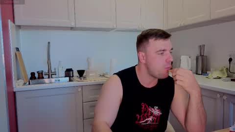 Snapshot of dosilasa chatting on 09.29.25 Sasha online show from 09.29.25