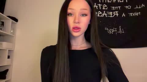 MOLLYYYY dont forget to give me a thumb up online show from 10.21.25