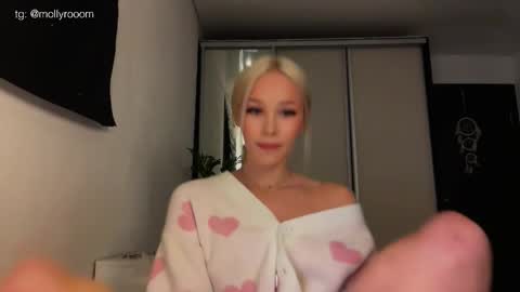 Snapshot of doublesees chatting on 05.31.26 MOLLYYYY dont forget to give me a thumb up online show from 05.31.26