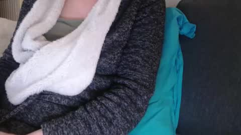 Snapshot of douce_elsa chatting on 12.14.24 Douce Elsa online show from 12.14.24