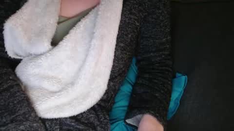 Snapshot of douce_elsa chatting on 12.15.24 Douce Elsa online show from 12.15.24