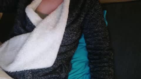 Snapshot of douce_elsa chatting on 12.16.24 Douce Elsa online show from 12.16.24