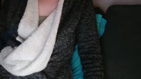 Snapshot of douce_elsa chatting on 12.18.24 Douce Elsa online show from 12.18.24