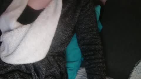 Snapshot of douce_elsa chatting on 12.19.24 Douce Elsa online show from 12.19.24