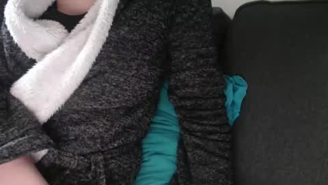 Snapshot of douce_elsa chatting on 12.21.24 Douce Elsa online show from 12.21.24