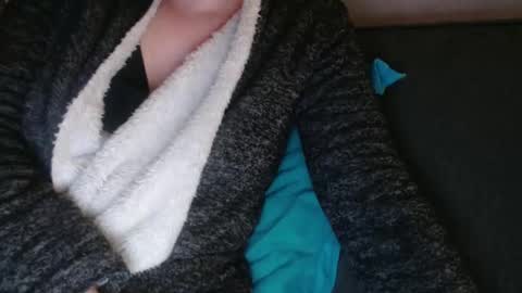 Snapshot of douce_elsa chatting on 12.23.24 Douce Elsa online show from 12.23.24