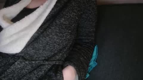 Snapshot of douce_elsa chatting on 12.24.24 Douce Elsa online show from 12.24.24