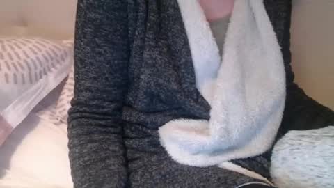 Snapshot of douce_elsa chatting on 12.29.24 Douce Elsa online show from 12.29.24
