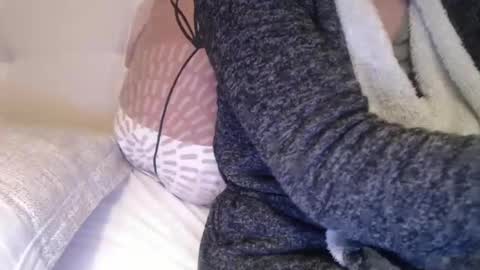 Snapshot of douce_elsa chatting on 12.31.24 Douce Elsa online show from 12.31.24