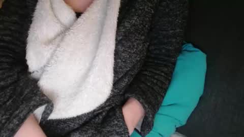 Snapshot of douce_elsa chatting on 01.19.25 Douce Elsa online show from 01.19.25