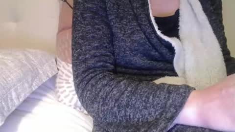 Snapshot of douce_elsa chatting on 01.20.25 Douce Elsa online show from 01.20.25
