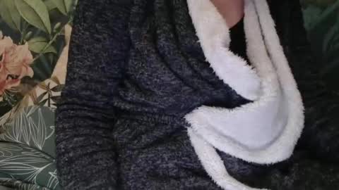 Snapshot of douce_elsa chatting on 01.25.25 Douce Elsa online show from 01.25.25