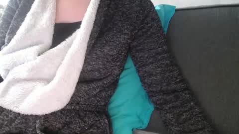 Snapshot of douce_elsa chatting on 02.15.25 Douce Elsa online show from 02.15.25