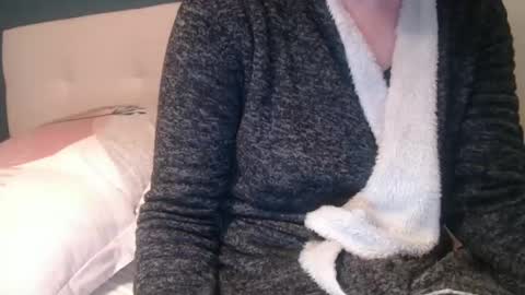 Snapshot of douce_elsa chatting on 02.21.25 Douce Elsa online show from 02.21.25