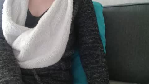 Snapshot of douce_elsa chatting on 09.27.25 Douce Elsa online show from 09.27.25