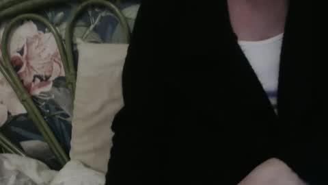 Snapshot of douce_elsa chatting on 10.02.25 Douce Elsa online show from 10.02.25