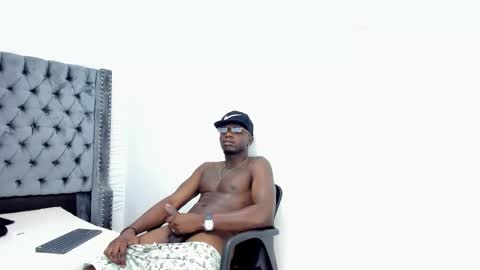 DOUGLAS online show from 10.11.25