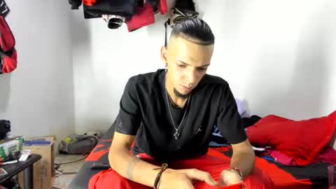 Snapshot of douglas_gallegos chatting on 06.17.26 douglas_gallegos online show from 06.17.26