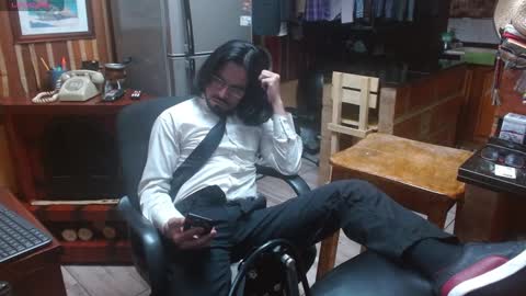 Snapshot of dr_simon84 chatting on 12.21.24 Dr Simon online show from 12.21.24