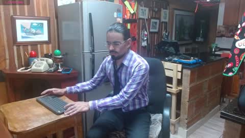 Snapshot of dr_simon84 chatting on 12.30.24 Dr Simon online show from 12.30.24