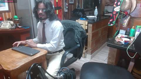 Snapshot of dr_simon84 chatting on 12.31.24 Dr Simon online show from 12.31.24