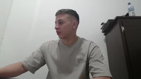 Snapshot of draco_boy2000 chatting on 10.04.25 draco_boy2000 online show from 10.04.25