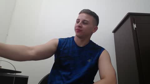 Snapshot of draco_boy2000 chatting on 10.07.25 draco_boy2000 online show from 10.07.25